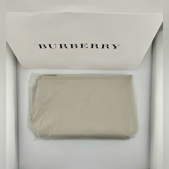 Burberry Unisex Toiletry Bag or Cosmetic Case with Box - Picture 12 of 12